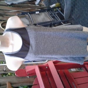Women's Reebok workout top size small black and charcoal gray good condition